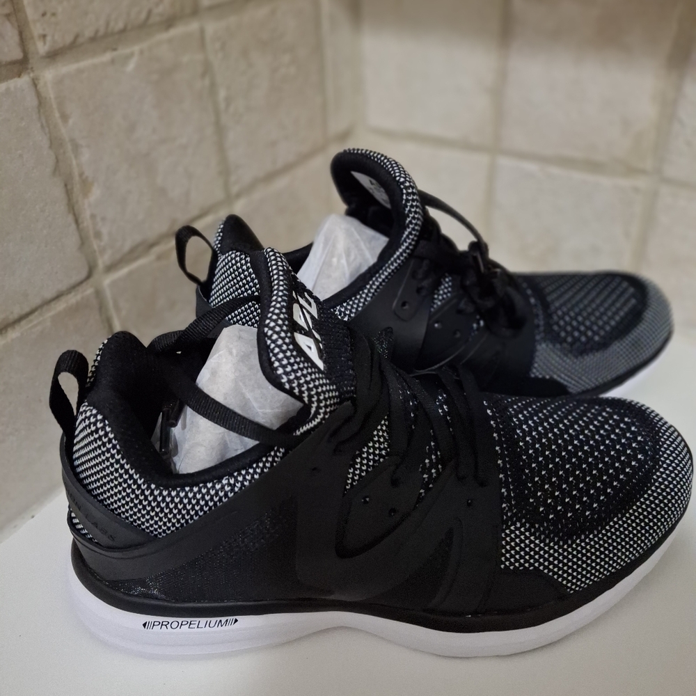 APL Ascend Black/White Sneaker Shoes Size 7